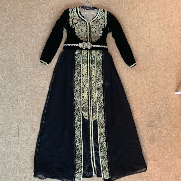 Black and Gold Moroccan Kaftan - Picture 3 of 7